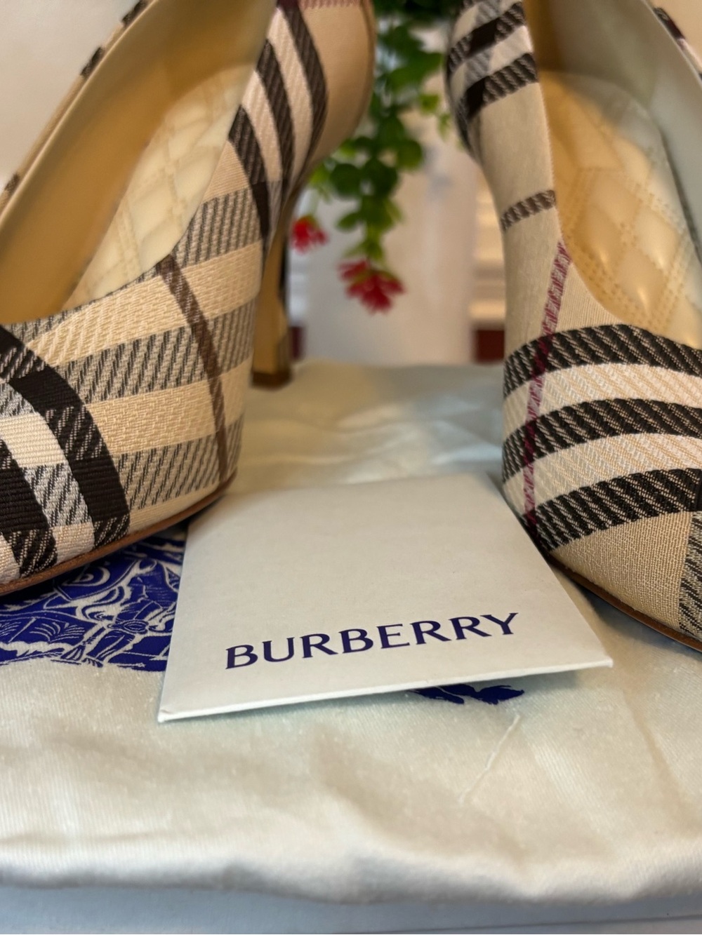 Authentic NWT Burberry Pumps- Classic NovaCheck Pattern - Picture 3 of 7